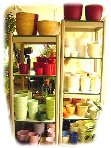 Detailfoto Blumenk&auml;sten und -t&ouml;pfe, Pflanzschalen, &Uuml;bert&ouml;pfe, Grabvasen